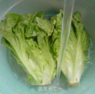 火腿肠炒生菜的做法步骤：3