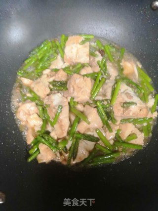 芦笋炒豆腐的做法步骤：2