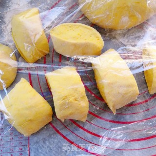 小黄人豆沙包的做法步骤：8