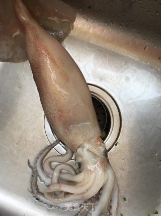蚝油尖椒鱿鱼的做法步骤：1