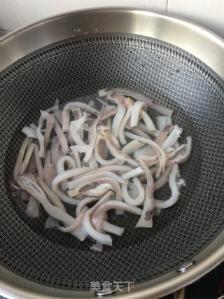 蚝油尖椒鱿鱼的做法步骤：4
