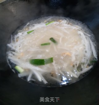 萝卜丝海米粉丝汤的做法步骤：5