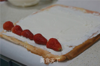 鲜果草莓奶油卷的做法步骤：10