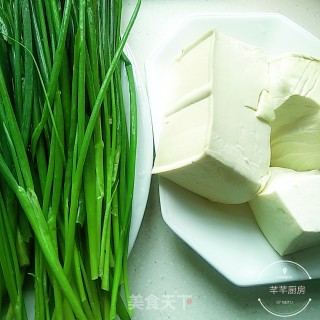 葱炒豆腐的做法步骤：1