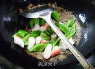 蟹肉棒灯椒炒鸡蛋的做法步骤：9