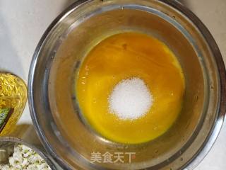 槐花戚风蛋糕的做法步骤：2