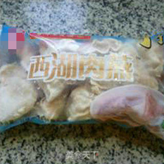西红柿炒西湖肉燕的做法步骤：1