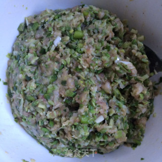 槐花猪肉饺子的做法步骤：8