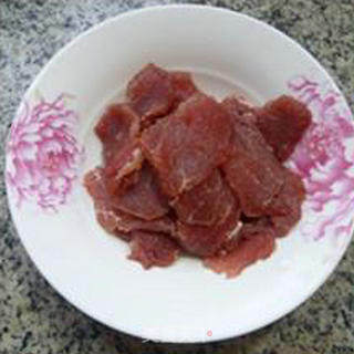 瘦肉片炒生菜的做法步骤：2