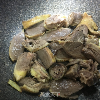 莴笋焖鸭肉的做法步骤：5
