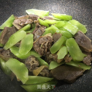 莴笋焖鸭肉的做法步骤：6