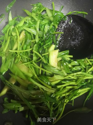 空心菜炒丝瓜的做法步骤：4