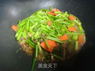 空心菜根炒蒜苔的做法步骤：4