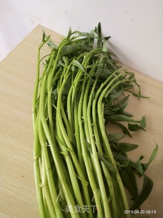 蒜炒空心菜的做法步骤：1