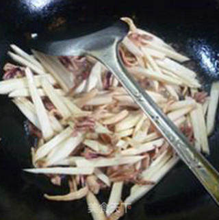 鱿鱼鲞炒茭白的做法步骤：8