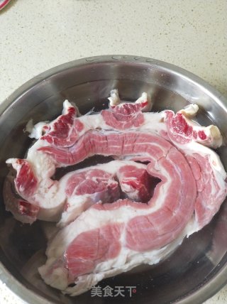 烧牛肉的做法步骤：1