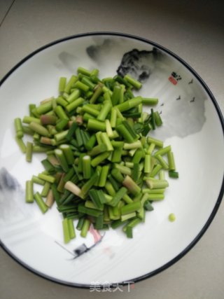 蒜薹炒鸡丁的做法步骤：2