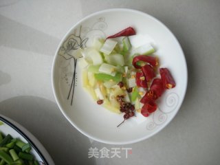蒜薹炒鸡丁的做法步骤：3