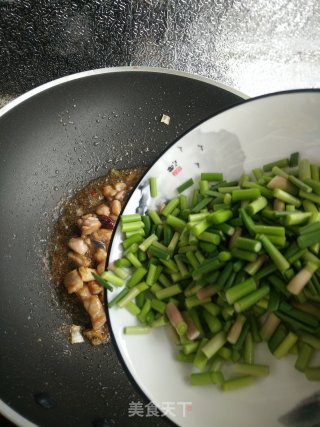 蒜薹炒鸡丁的做法步骤：8