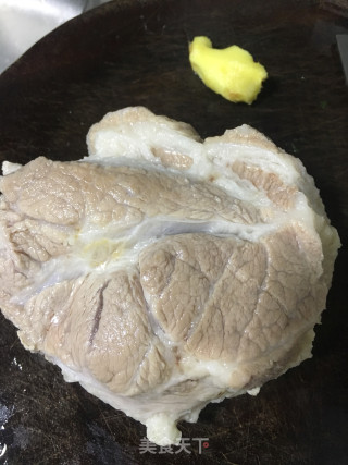 南乳焖肉的做法步骤：2