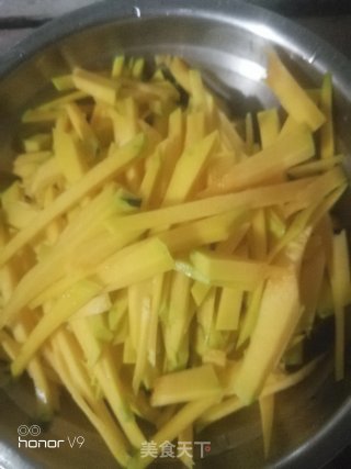 肉末南瓜丝的做法步骤：1