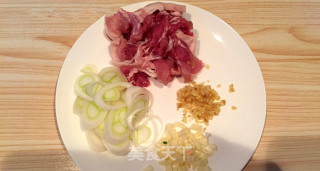 家常菜包菜炒粉丝的做法步骤：2