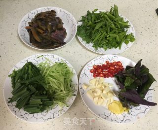闷黄鳝的做法步骤：1