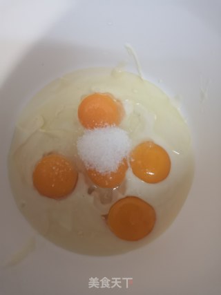 草莓奶油蛋糕的做法步骤：1