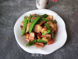 荷兰豆炒叉烧肉的做法步骤：4