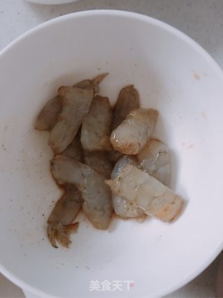 鸡肉虾仁披萨的做法步骤：3