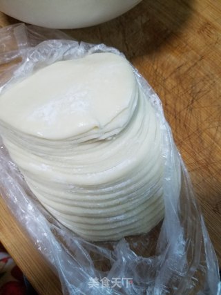 槐花猪肉饺子的做法步骤：3