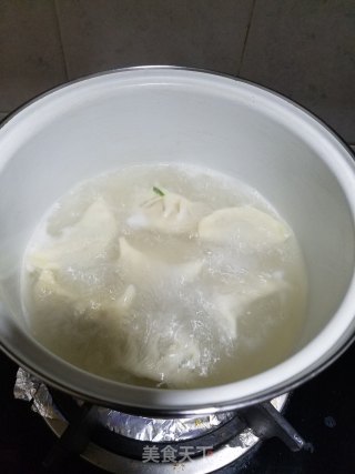 槐花猪肉饺子的做法步骤：7