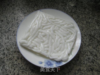 咸鸭蛋胡萝卜土豆粉的做法步骤：2