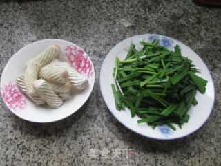 韭菜炒淡贝丸的做法步骤：1