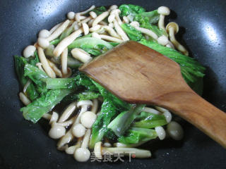 白玉菇炒生菜的做法步骤：7