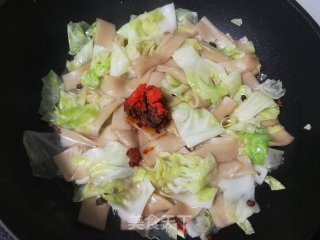 包菜炒川粉的做法步骤：7