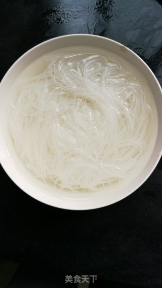 蒜蓉粉丝（素）的做法步骤：1