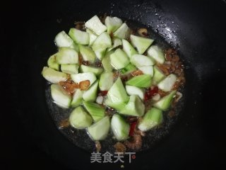 虾干炒丝瓜的做法步骤：7