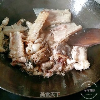 熬鱼汤的做法步骤：5