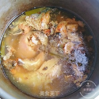 熬鱼汤的做法步骤：7