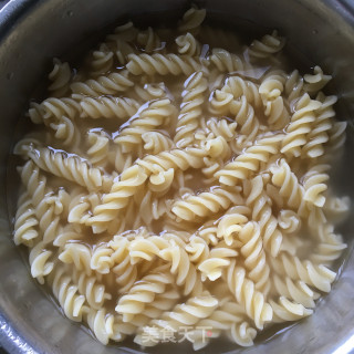 西红柿鸡蛋意面的做法步骤：1