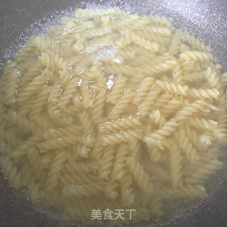 西红柿鸡蛋意面的做法步骤：2