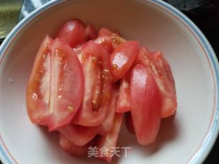 番茄金针菇汤粉的做法步骤：2