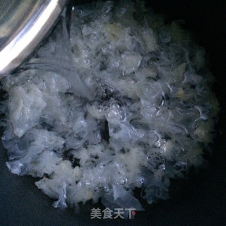 金桔银耳糖水的做法步骤：4