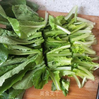 小白菜花蛤粉条汤的做法步骤：2
