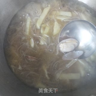 小白菜花蛤粉条汤的做法步骤：10