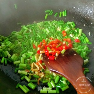 蒜薹炒牛肉的做法步骤：10