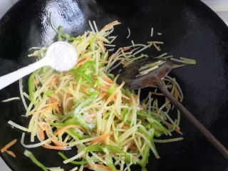尖椒土豆丝的做法步骤：9