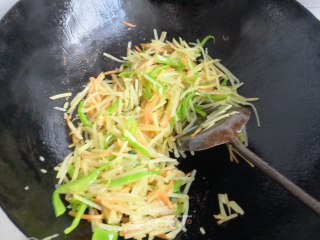 尖椒土豆丝的做法步骤：10