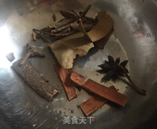 卤爪爪的做法步骤：4